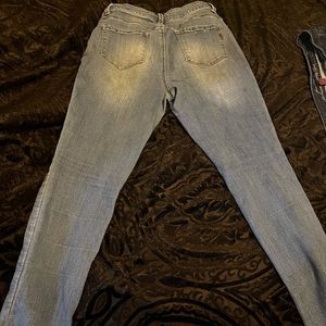 Women’s 1822 29 inch waste light wash fray bottom jeans